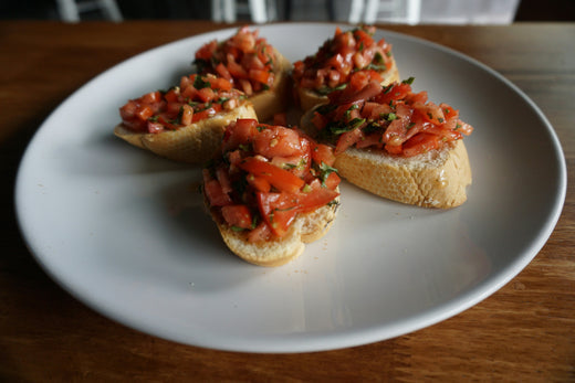 Delicious Tomato Basil Bruschetta (Classic)